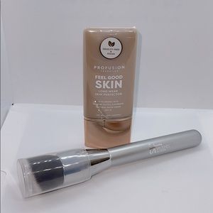 ProFusion Foundation & It Cosmetics Brush ❤️